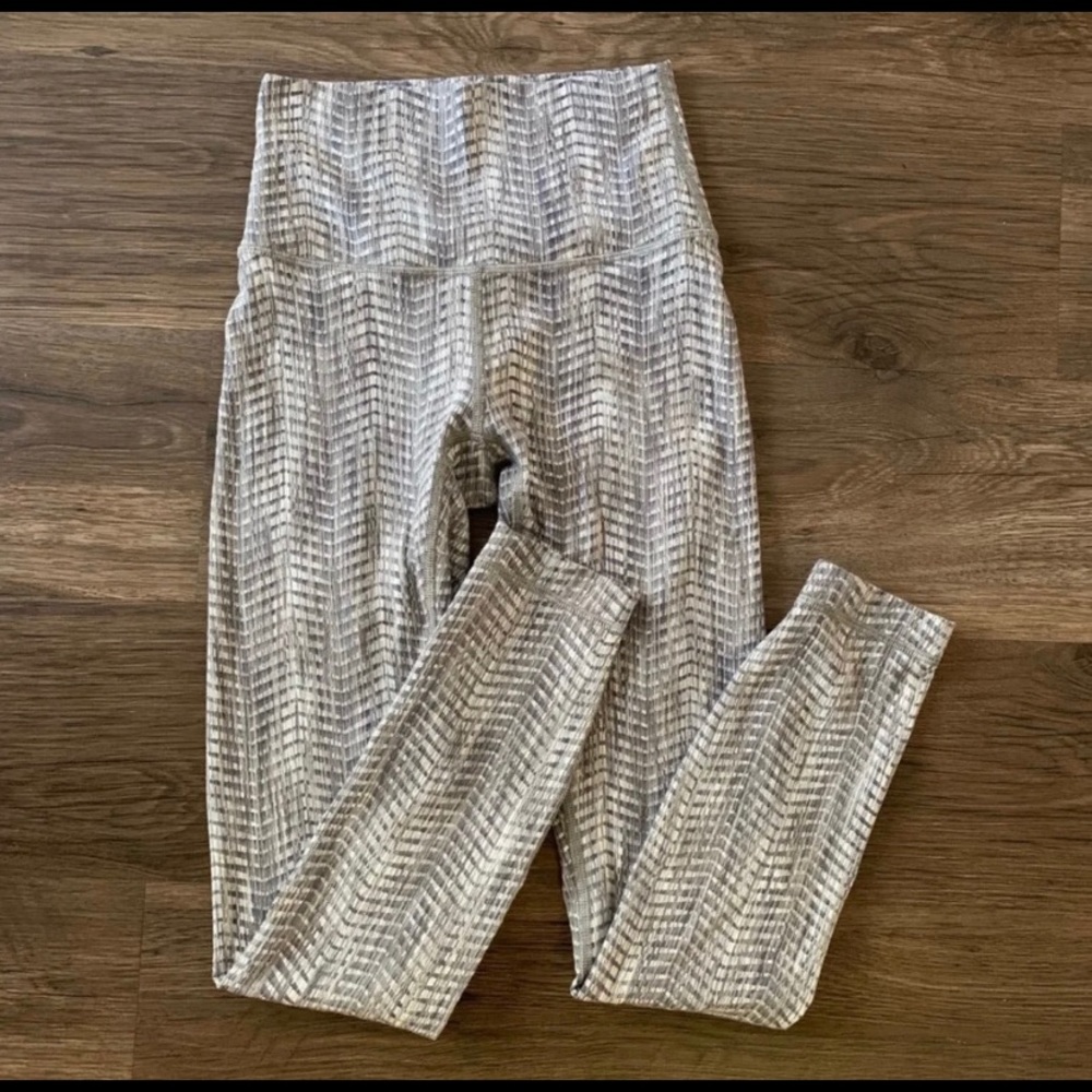 Lululemon wunder under